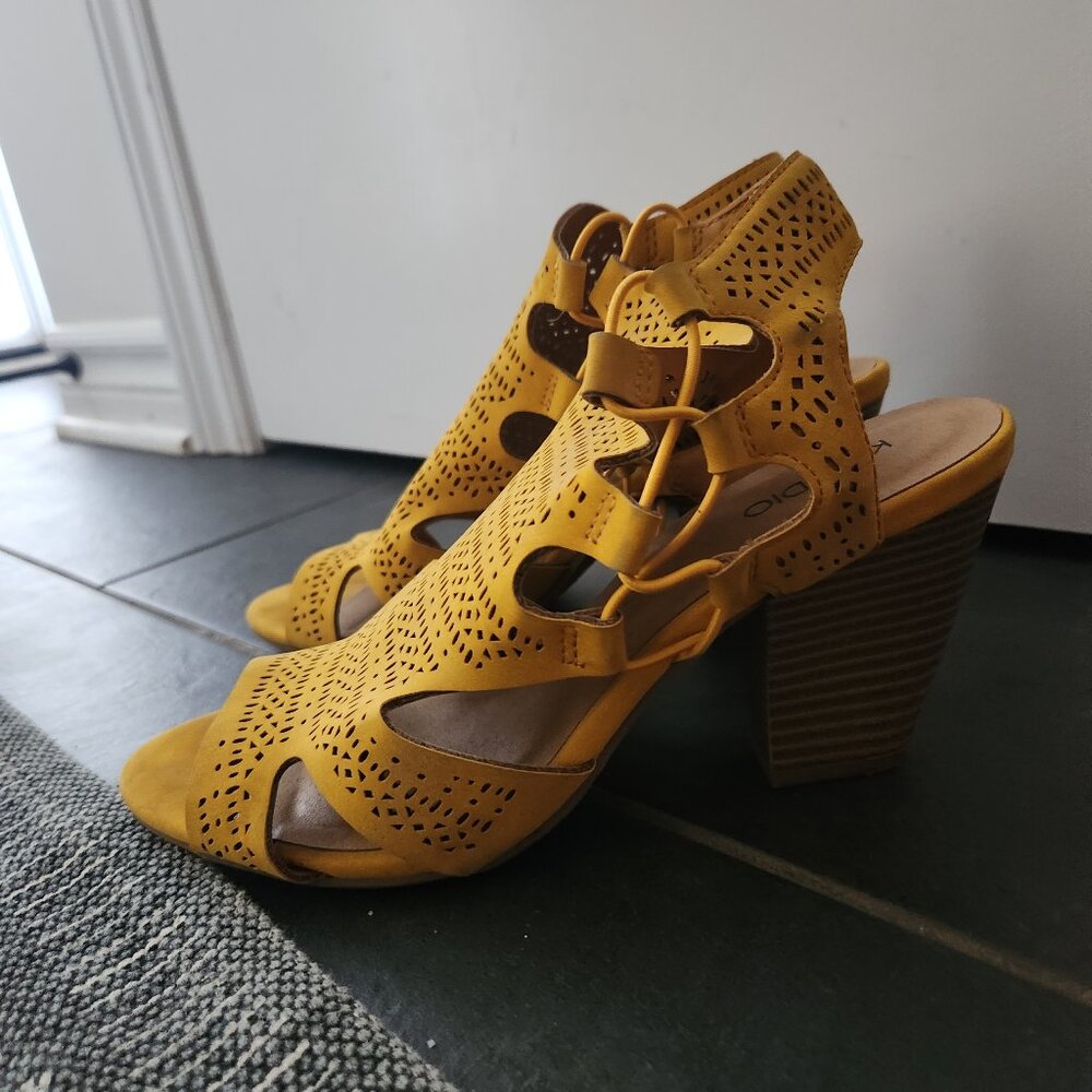 K Studio Slip On Cut Out Sandal Size 8